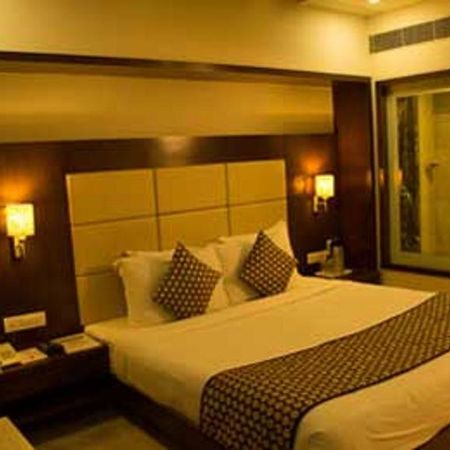 Grand Thakar Hotel Rádzskot Kültér fotó