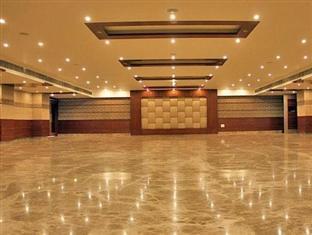 Grand Thakar Hotel Rádzskot Kültér fotó