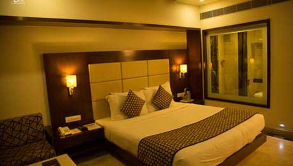 Grand Thakar Hotel Rádzskot Kültér fotó