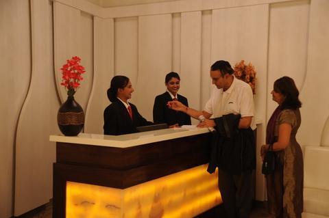 Grand Thakar Hotel Rádzskot Kültér fotó