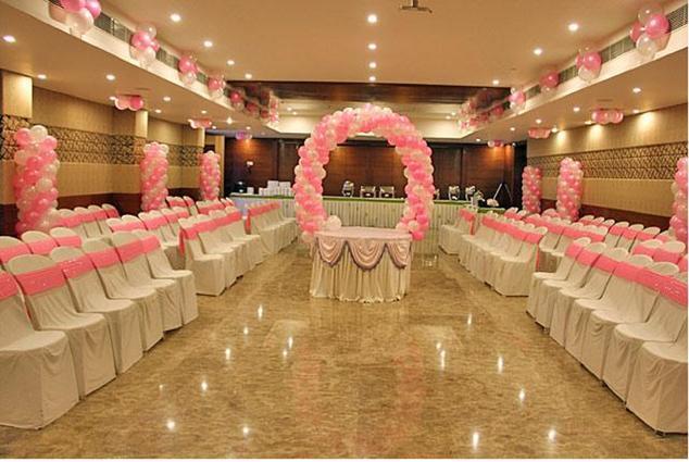 Grand Thakar Hotel Rádzskot Kültér fotó
